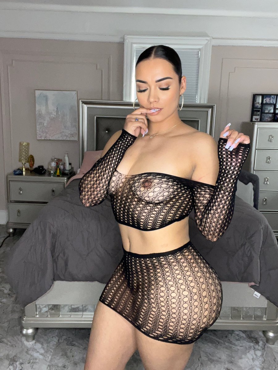 She's toxic #Ov6JTc6k