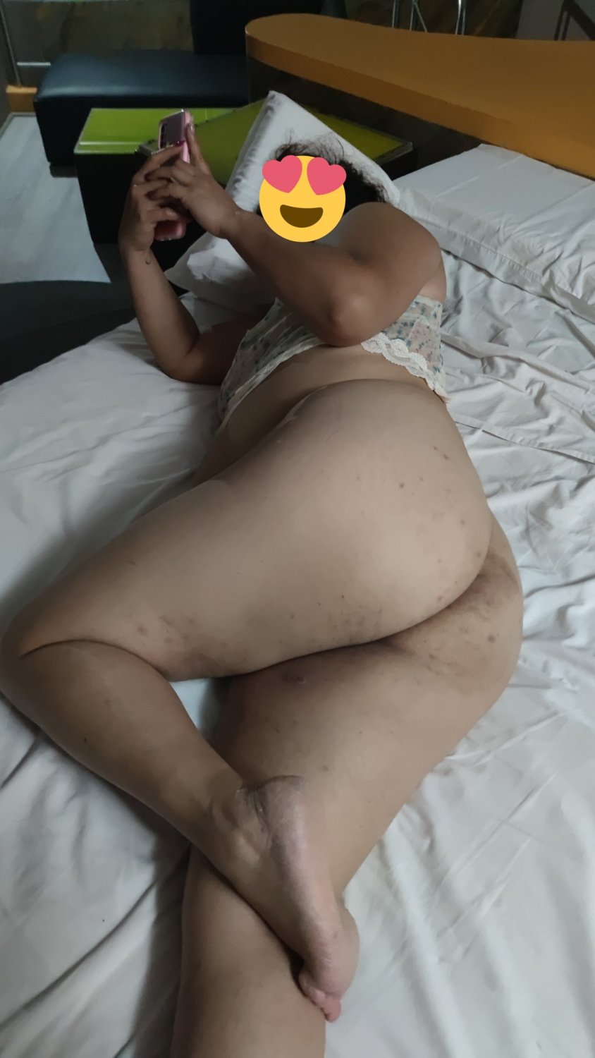 Esta señora le gusta coger con amigos, de su esposo😈 #drvzIyyW