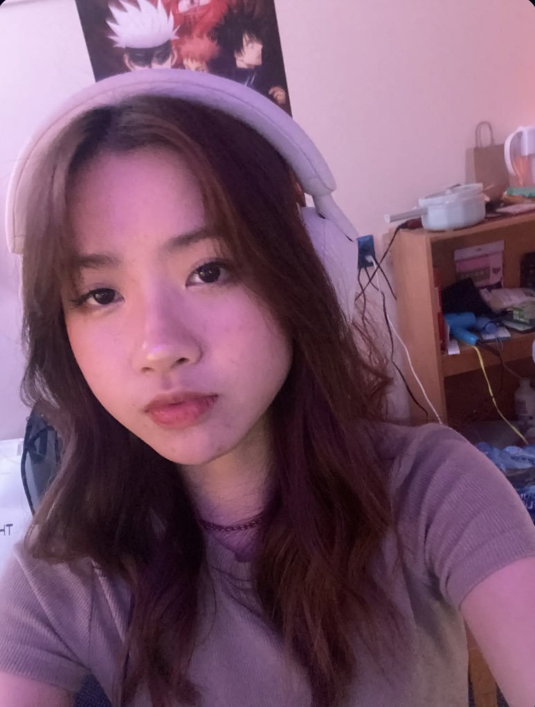 streamer spanks herself and shows feet #6eduVYTm
