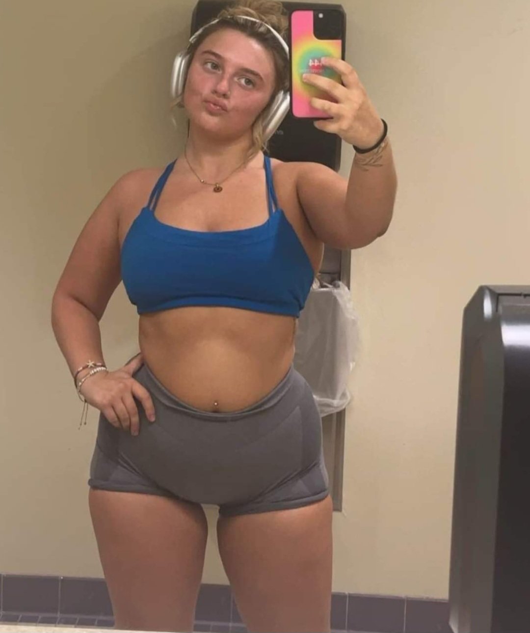 Random FB dating hoes. #00AVpE1b