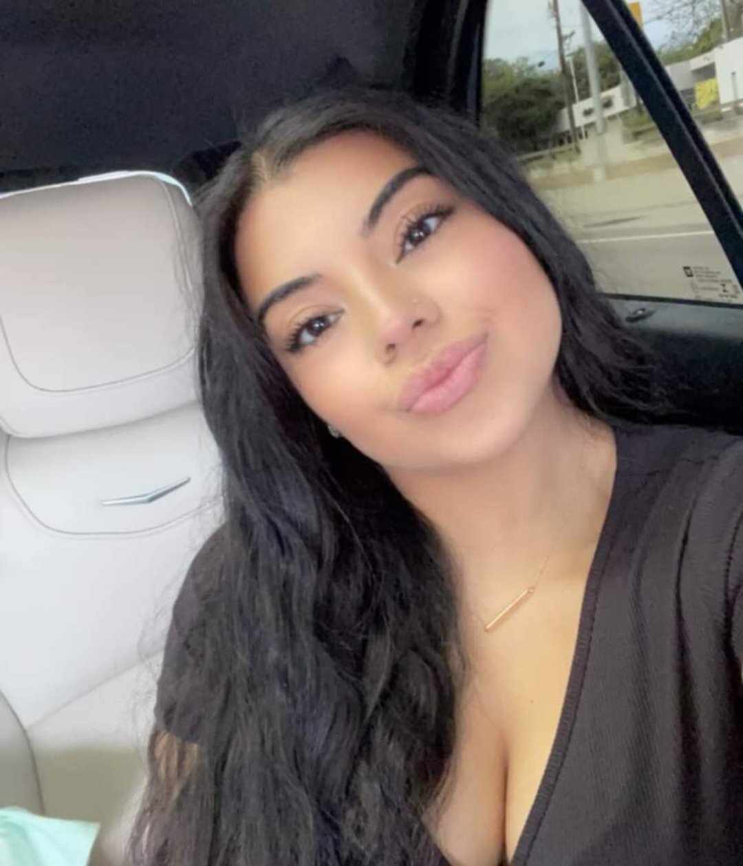 Random FB dating hoes. #1MiNioVe