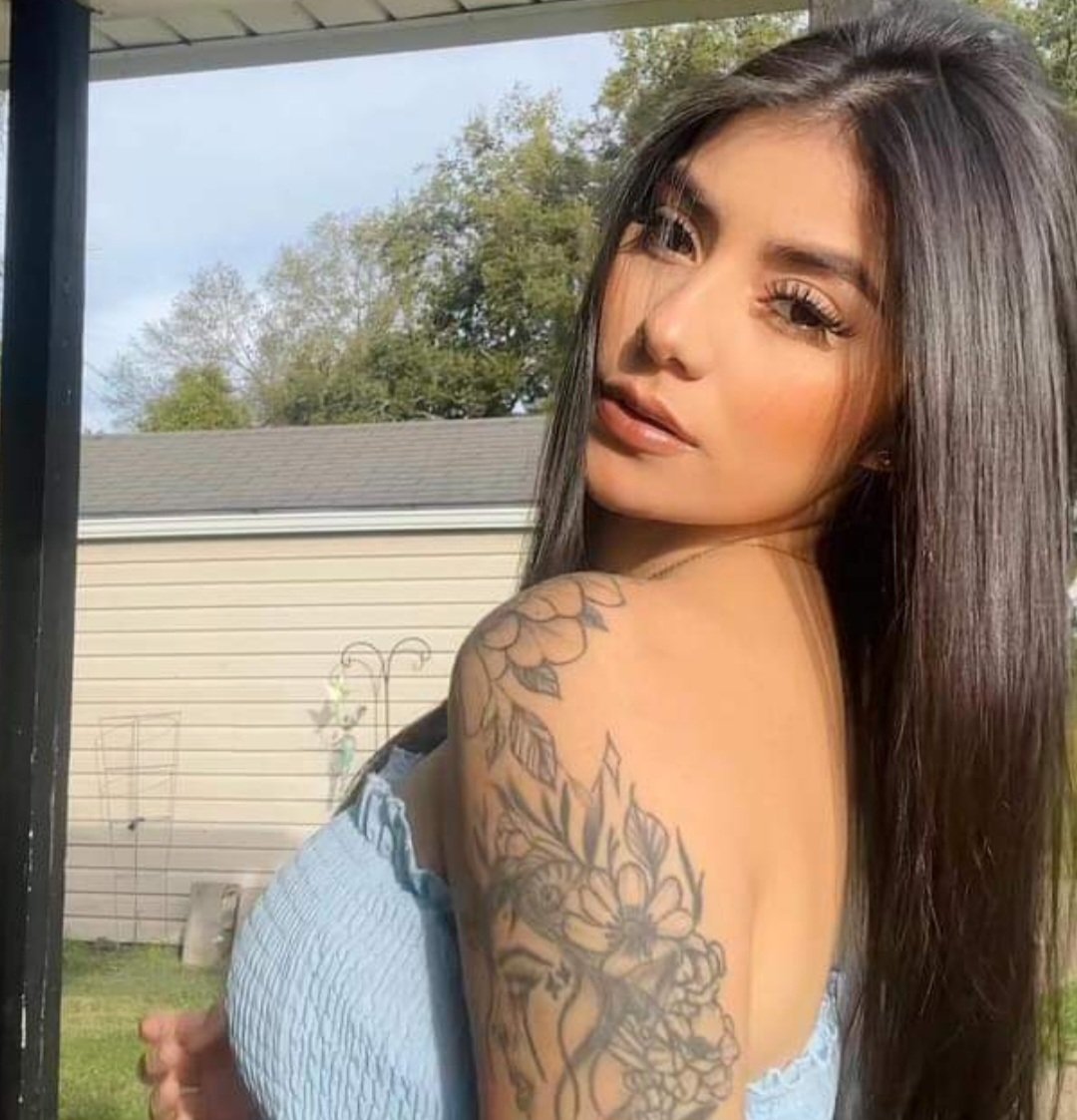 Random FB dating hoes. #72CsKyT4