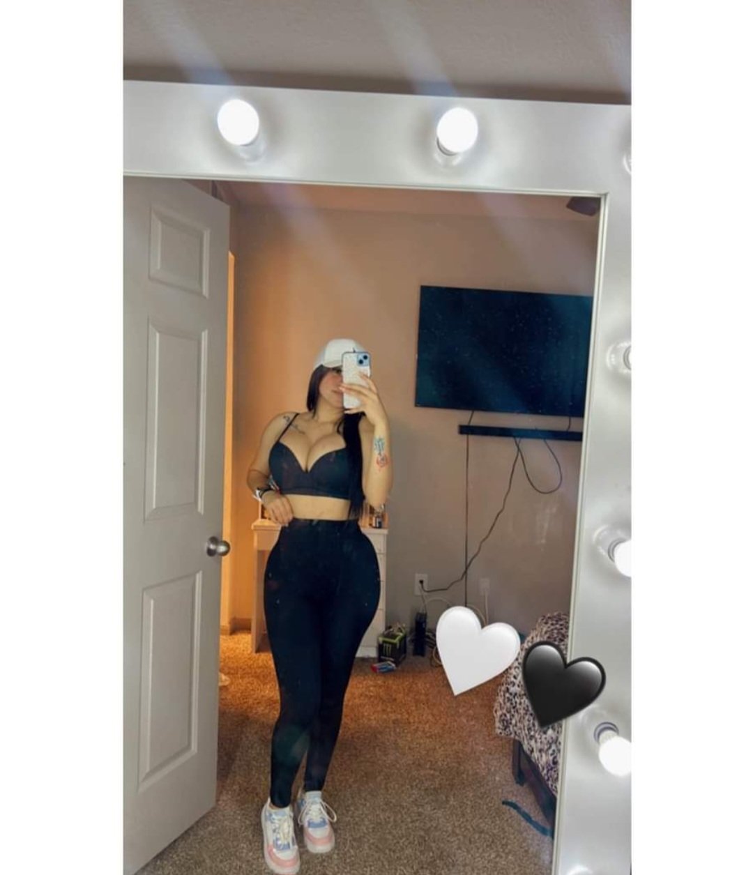 Random FB dating hoes. #VKQnY5hn