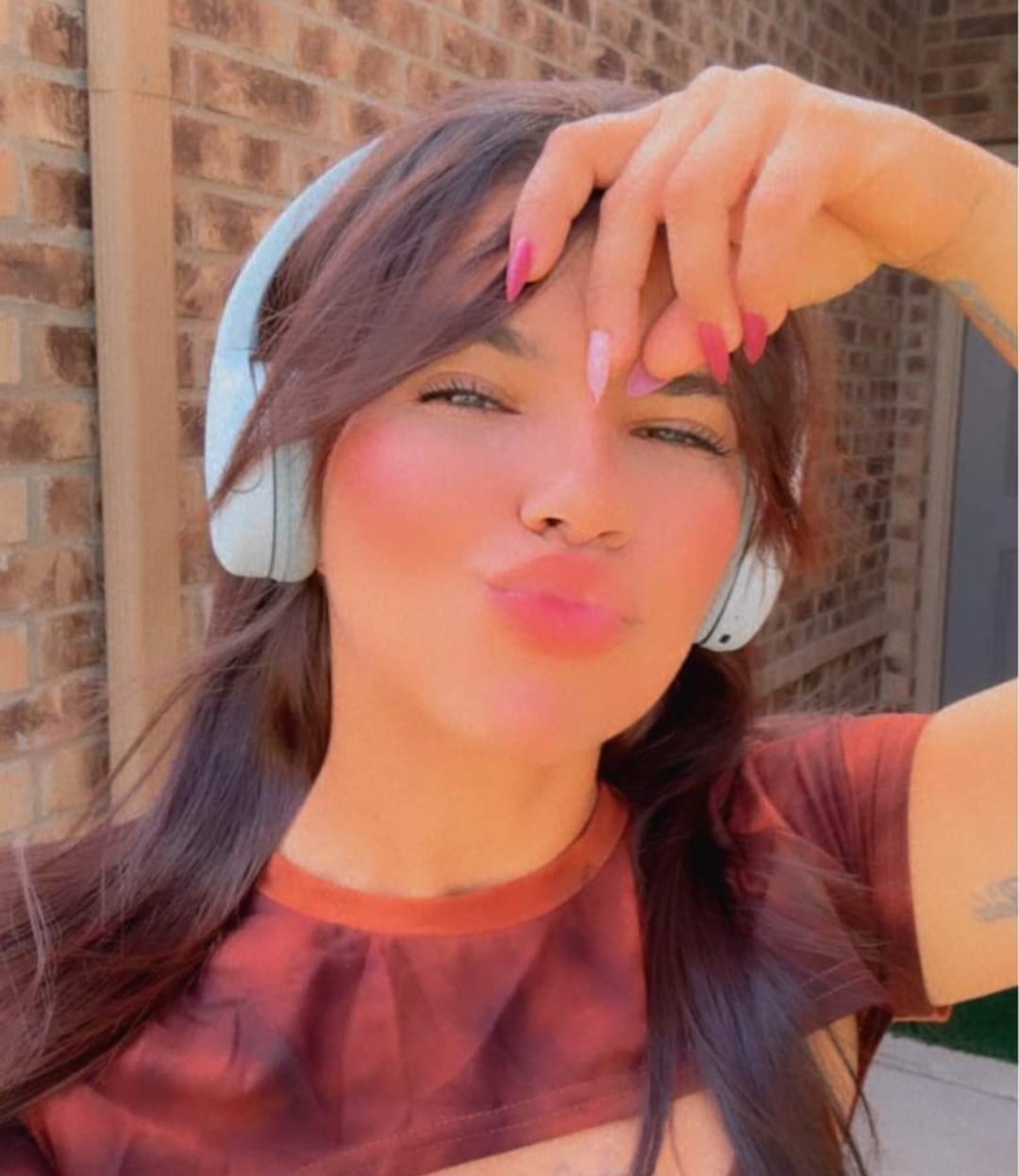 Random FB dating hoes. #zfNwiV4M