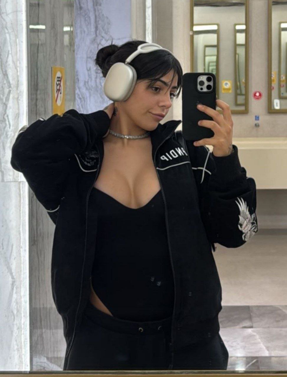 Milica perrita argentina cachonda con culote #hx4L2W52