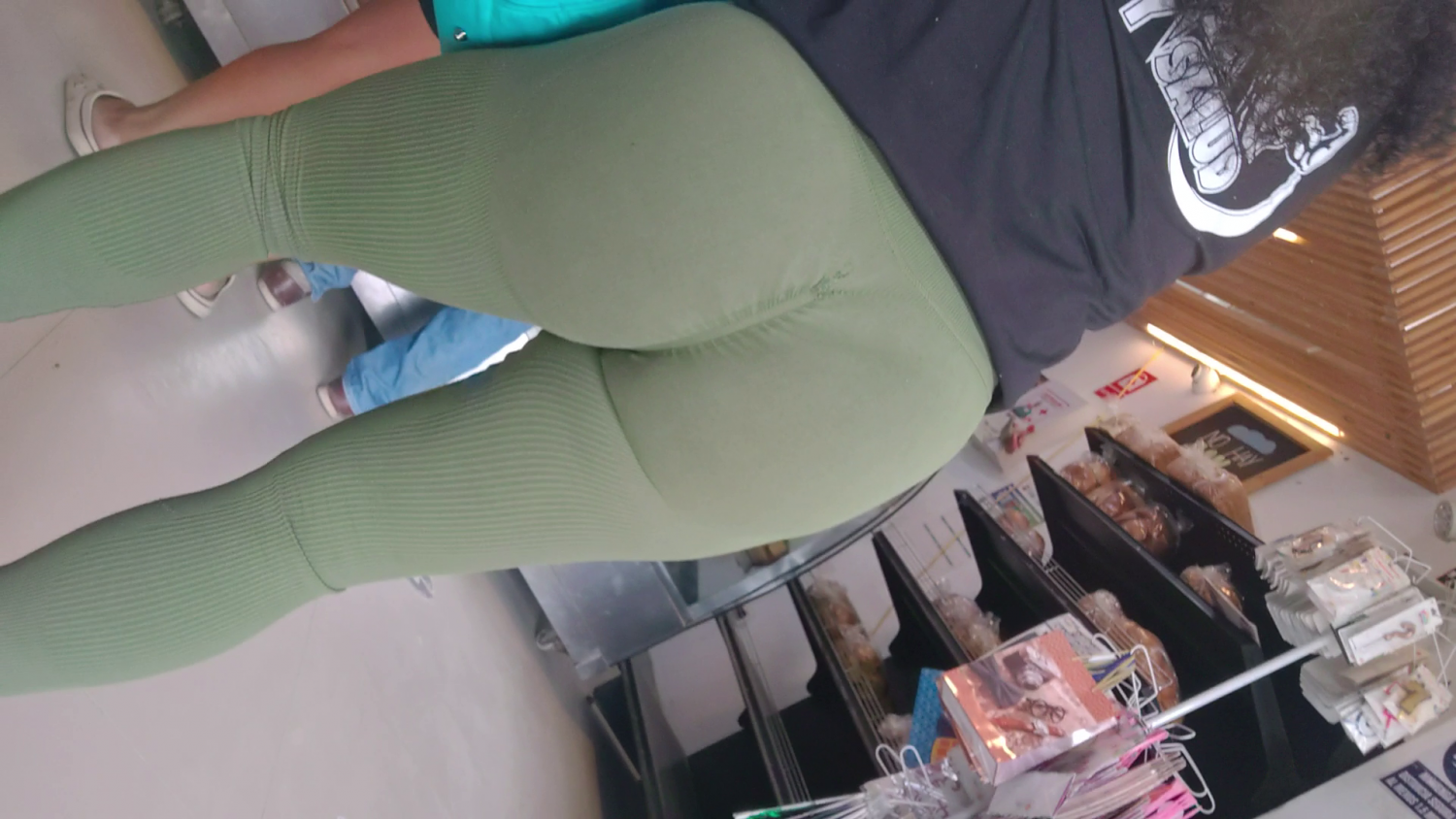 Mujer mayor con licra marcada #028f6pB9