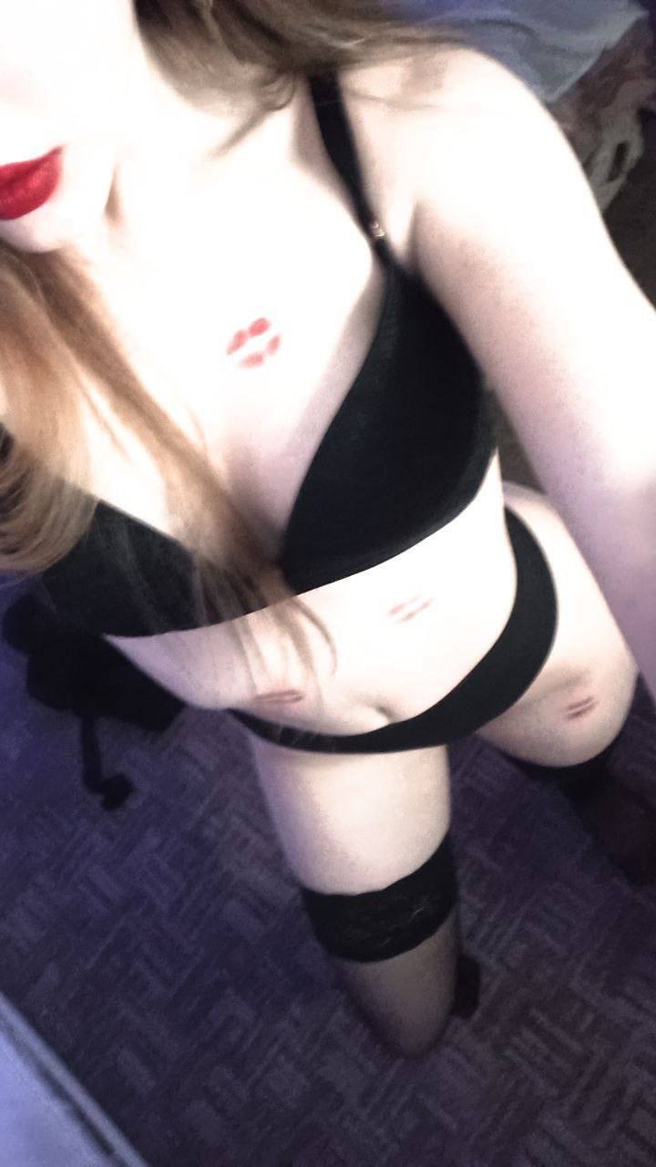 Drunk teens kiss each other #UNrKfbaS